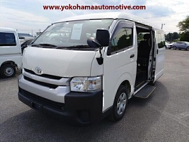 TOYOTA HIACE