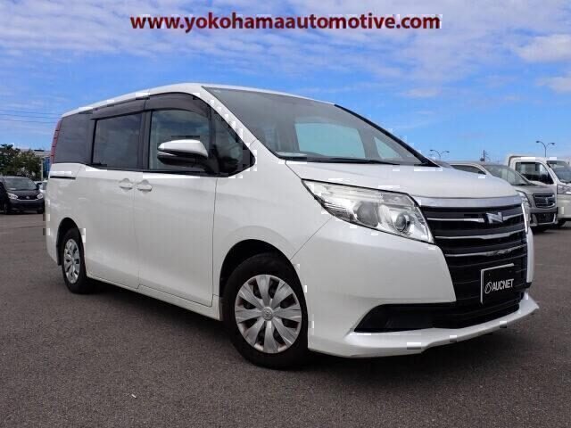 TOYOTA NOAH
