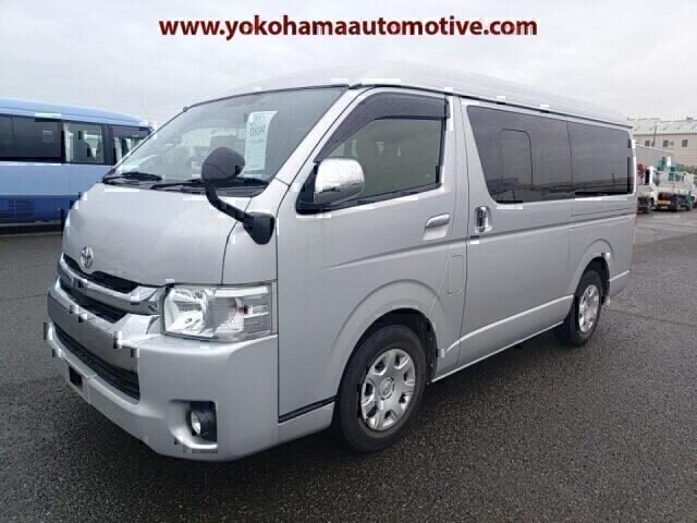TOYOTA HIACE