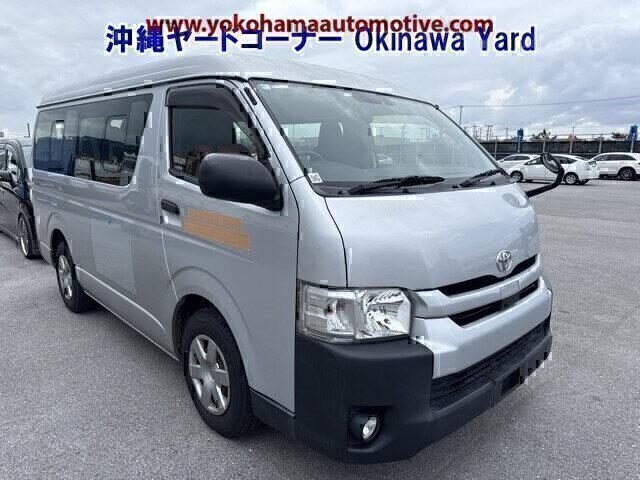 TOYOTA HIACE