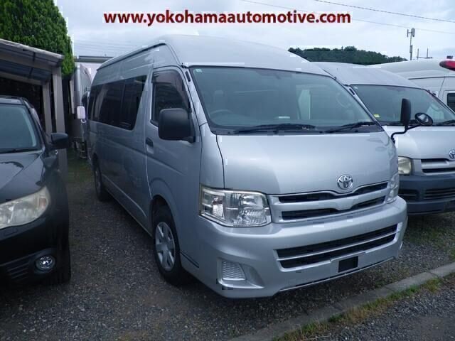 TOYOTA HIACE COMMUTER
