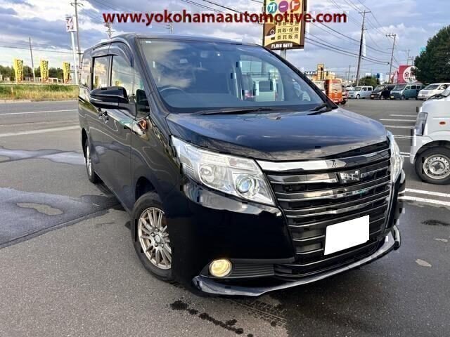 TOYOTA NOAH