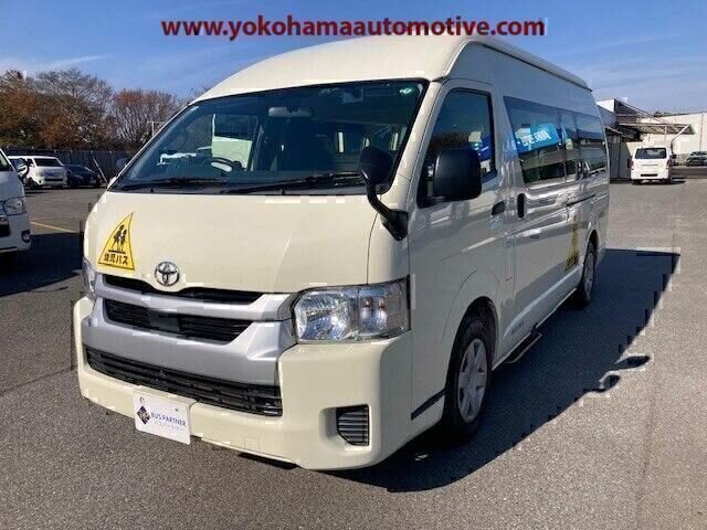 TOYOTA HIACE