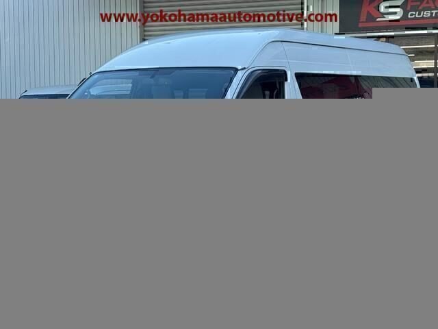 TOYOTA HIACE COMMUTER