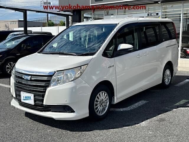 TOYOTA NOAH