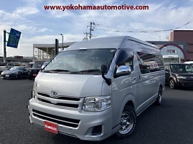 TOYOTA HIACE
