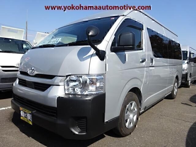TOYOTA HIACE