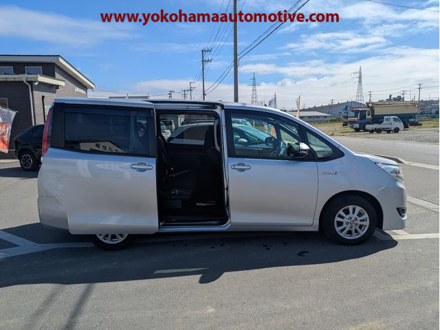 Car Image 19