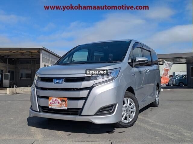 Toyota Noah Hybrid X